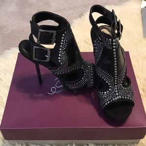 NWT Fergie “Emmie” Studded Heels